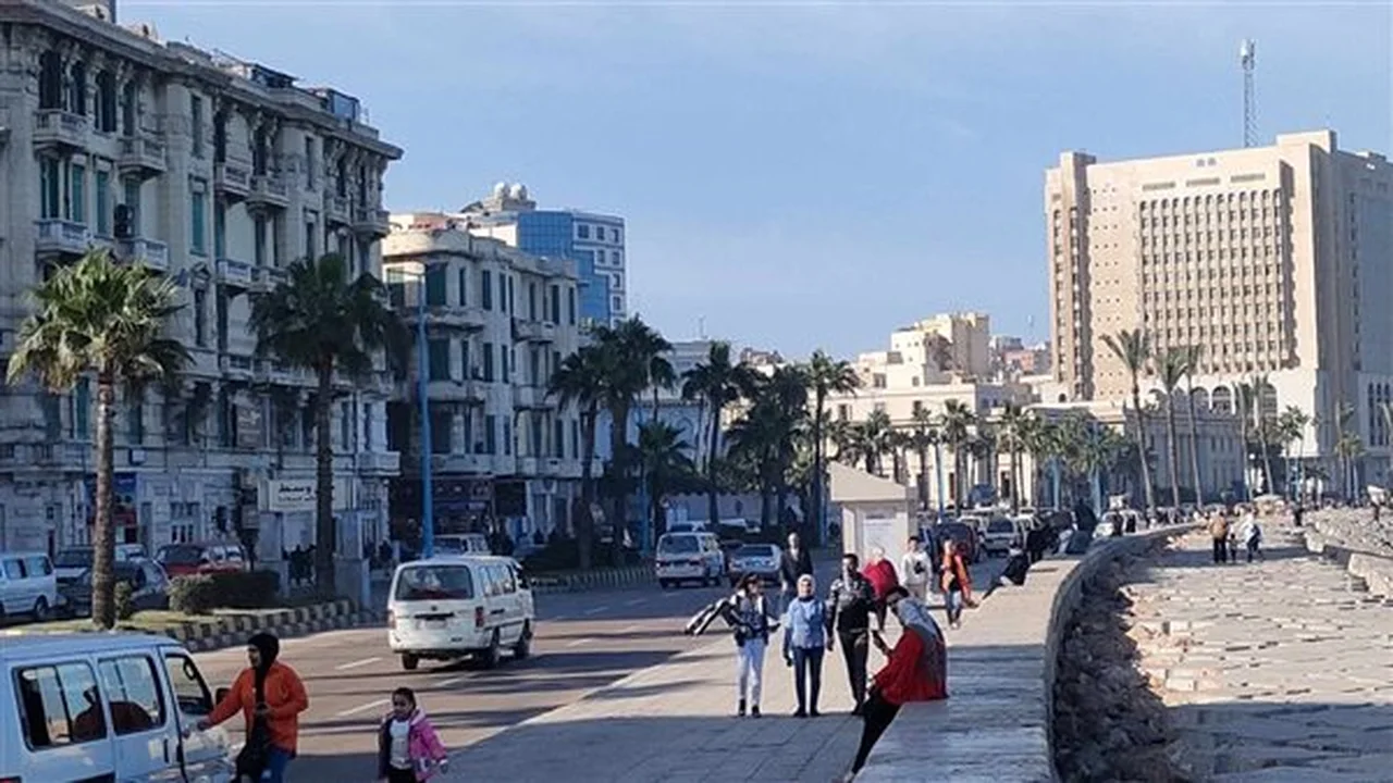 توقعات الطقس اليوم: شبورة كثيفة وأمواج مرتفعة ورطوبة مرتفعة
